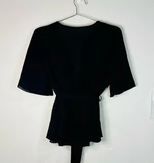 Chic Black Wrap Top with Belted Waist Boho Casual Flowy V-Neck Blouse Size Large thumbnail 4