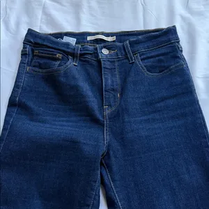 Levi's Women's Dark Indigo Skinny Jeans thumbnail 2