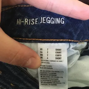 American Eagle size 2 short hi-rise dark wash jeggings thumbnail 2