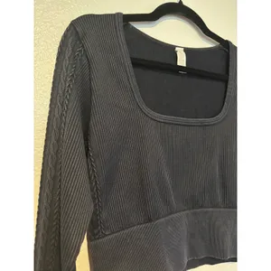 OFFLINE By Aerie Size XL Seamless Cable Square Neck Long Sleeve Crop Top thumbnail 6