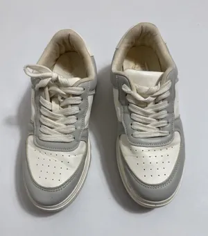 Madden Girl Natlie Sneakers Womens Size 7M White Grey Preowned thumbnail 1