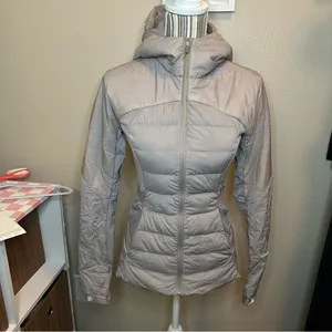 Lululemon Women's Light Gray Puffer Jacket 4 winter down quiet luxury preppy thumbnail 9