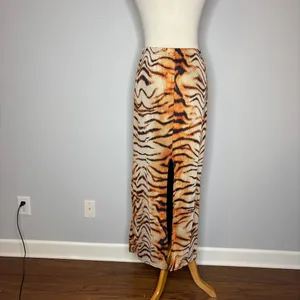 Pretty Little Thing - Tiger Printed Lined Mesh Maxi Skirt thumbnail 6