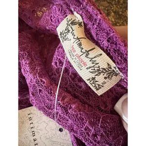 FREE PEOPLE Keep it simple lace baby tee In Dramatic Orchid Pink‎ purple Size S thumbnail 7