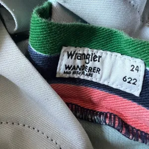 Wrangler Wanderer Mid Rise Bell Bottoms in sandía stripe size 24 thumbnail 7