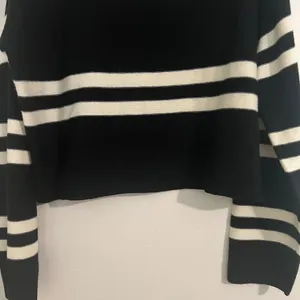 LNA Clothing Modal Blend Black &‎ White Striped V Neck Long Sleeve Sweater Sz Lg thumbnail 3