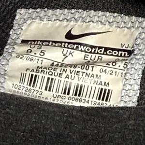 Nike Air Extreme Volleyball Shoes 442249-001 Black Silver Women’s Size 9.5 thumbnail 6