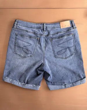 Seven7 Women’s Size 12 Blue Denim Cuffed Hem Relaxed Bermuda Shorts Americana thumbnail 2