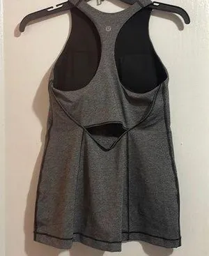 Lululemon Tank with built in bra size 6 thumbnail 2