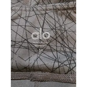 Alo Yoga Womens Gray Black Geometric Print Capri Leggings Medium thumbnail 4
