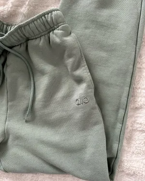 Alo Yoga Sweatpants thumbnail 3