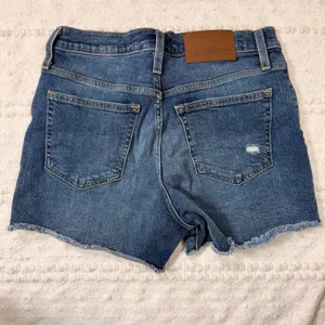 J.Crew Mercantile Women 27 Medium Wash High Rise Raw Hem Denim Shorts Cutoffs‎ thumbnail 2