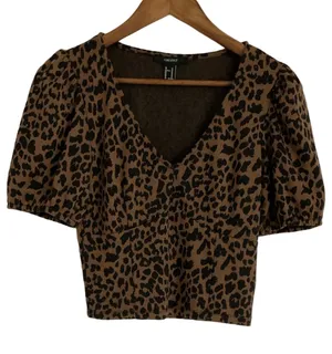 Forever 21 Leopard Print Puff-Sleeve V-Neck Crop Top - Size Medium thumbnail 1