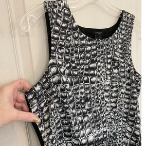Ann Taylor Womens Sleeveless Top M Black White Crocodile Print Sheer Overlay‎ thumbnail 5