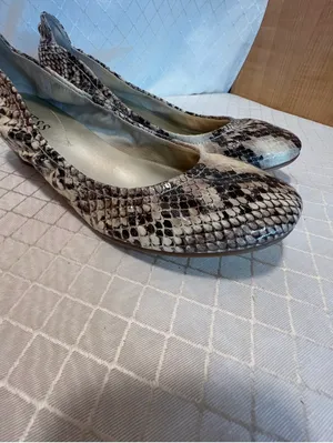 Guess: light natural synthetic print wedge pump size 8m thumbnail 3