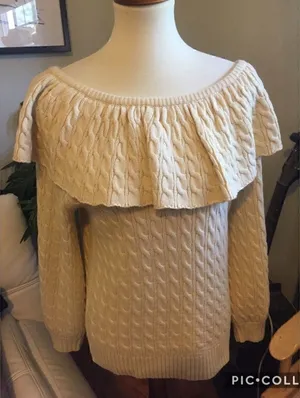 TCEC Off shoulder Super Sexy Sweater S- Brand New thumbnail 1