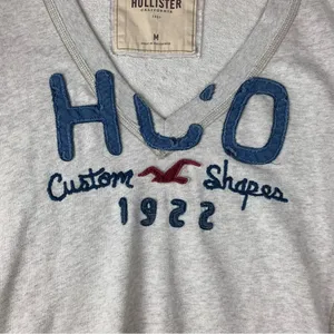 Hollister size medium Light Gray deep v V-Neck lightweight y2k sweatshirt thumbnail 3