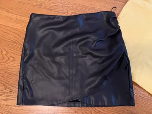 Zara faux leather Black Mini Skirt size XS thumbnail 5