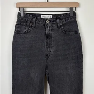 Abercrombie 90s Straight Jeans Curve Love Women’s Size 25 or 0 Black Denim thumbnail 3