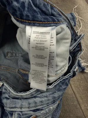 Good American Raw Hem Jean Shorts  thumbnail 11