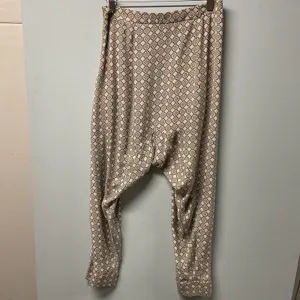Zara Basic Women S‎ Geometric Print Harem Pants Beige Black thumbnail 2