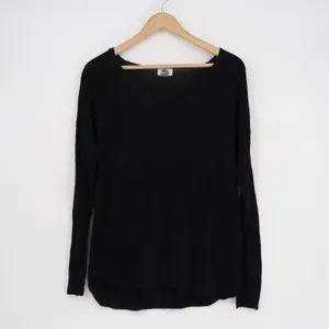 Old Navy T-Shirt Womens Medium Black Cotton Knit Long Sleeve V-Neck Pullover thumbnail 2