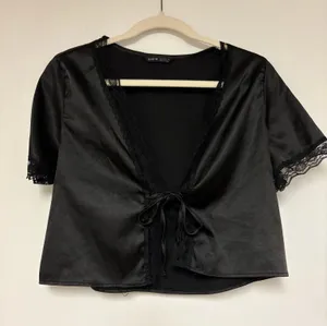 SHEIN Black Open Front Tie Crop Top M thumbnail 1