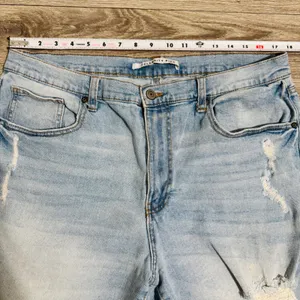 Celebrity Pink Women Light Wash Distressed Denim Shorts Cutoff Frayed Hem‎ 17/33 thumbnail 9