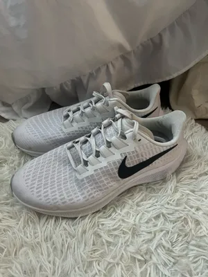 White Nike Women’s Shoes  thumbnail 4