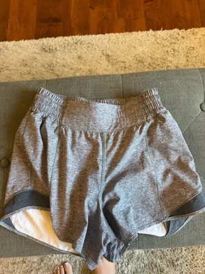 Lululemon Shorts Hotty Hot 4" 4 High-Rise thumbnail 2