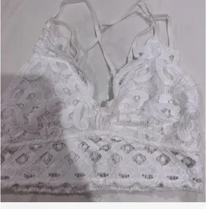 Women White lace bralette with adjustable straps size medium NEVER WORN thumbnail 2