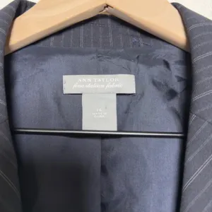 Ann Taylor Womens Blazer 14 Navy Pinstripe Italian‎ Fabric Three Button Jacket thumbnail 3