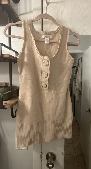 Y2K Aphorism Cream Sleeveless Knit Tank with Decorative Buttons thumbnail 1