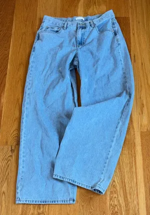 Meshki Light Blue Denim Jeans with Contrast Stitching thumbnail 1
