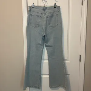 Abercrombie The Stretch Flare Ultra High Rise Light Wash 3R20 thumbnail 8