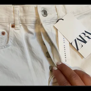 Zara the Bliss straight off-white jeans thumbnail 14