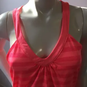 Old Navy Coral color active keyhole back Top‎ thumbnail 7