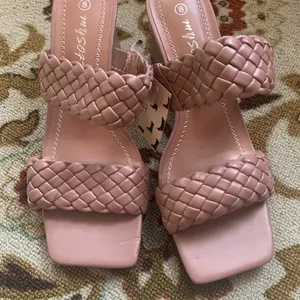 Stylish Pink Woven Sandals Size 8 thumbnail 1