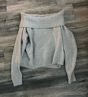 Hollister Sweater thumbnail 1
