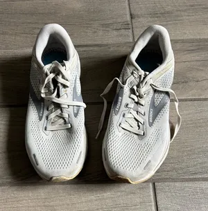 Brooks White and Gray Women's Running Sneakers thumbnail 1