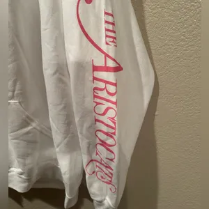 NWOT Disney the Aristocats white Hoodie ft Marie, Berlioz, and Toulouse XL thumbnail 3