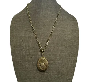 Vintage Large Locket Pendant Necklace Gold thumbnail 1