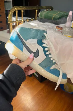 Nike Jordan 1 thumbnail 2