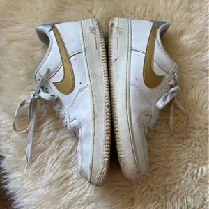 Nike WMNS Air Force 1 Low White Gold Silver style DD8959-106 thumbnail 6