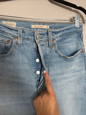 Levi’s ribcage straight jeans in size 27 thumbnail 6