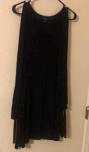 Lulus women’s medium 3/4 tie at end of sleeve black thumbnail 1