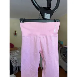 DFYNE Dynamic High Waisted Ribbed Leggings‎ Baby Pink Size Small Workout thumbnail 8