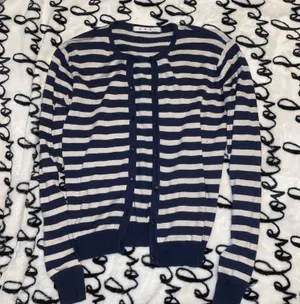 Cardigan  thumbnail 1