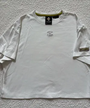 Columbia Sportswear White "Stop & Look" Embroidered Cropped Boxy T-Shirt M thumbnail 1
