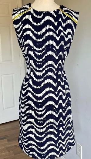 Madison Leigh Navy Blue White Chevron Print Sleeveless Sheath Dress thumbnail 1
